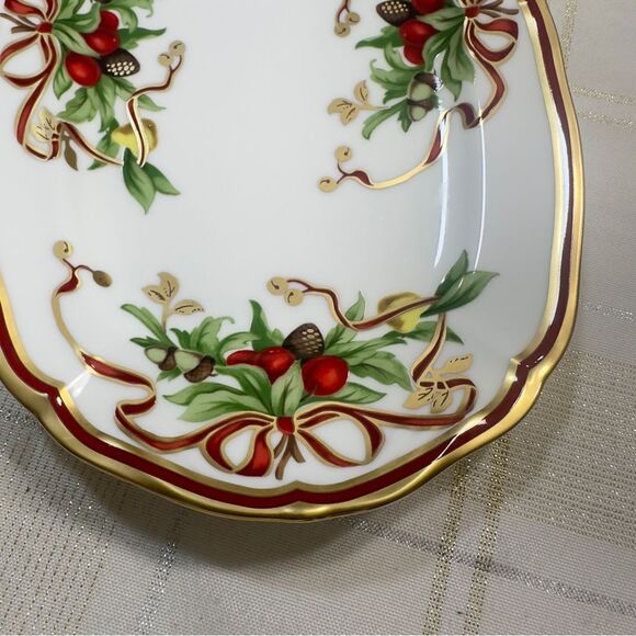 Tiffany & Co. Holiday Oval Serving Platter with Red and Green Accents Gold Trim - Picture 10 of 16